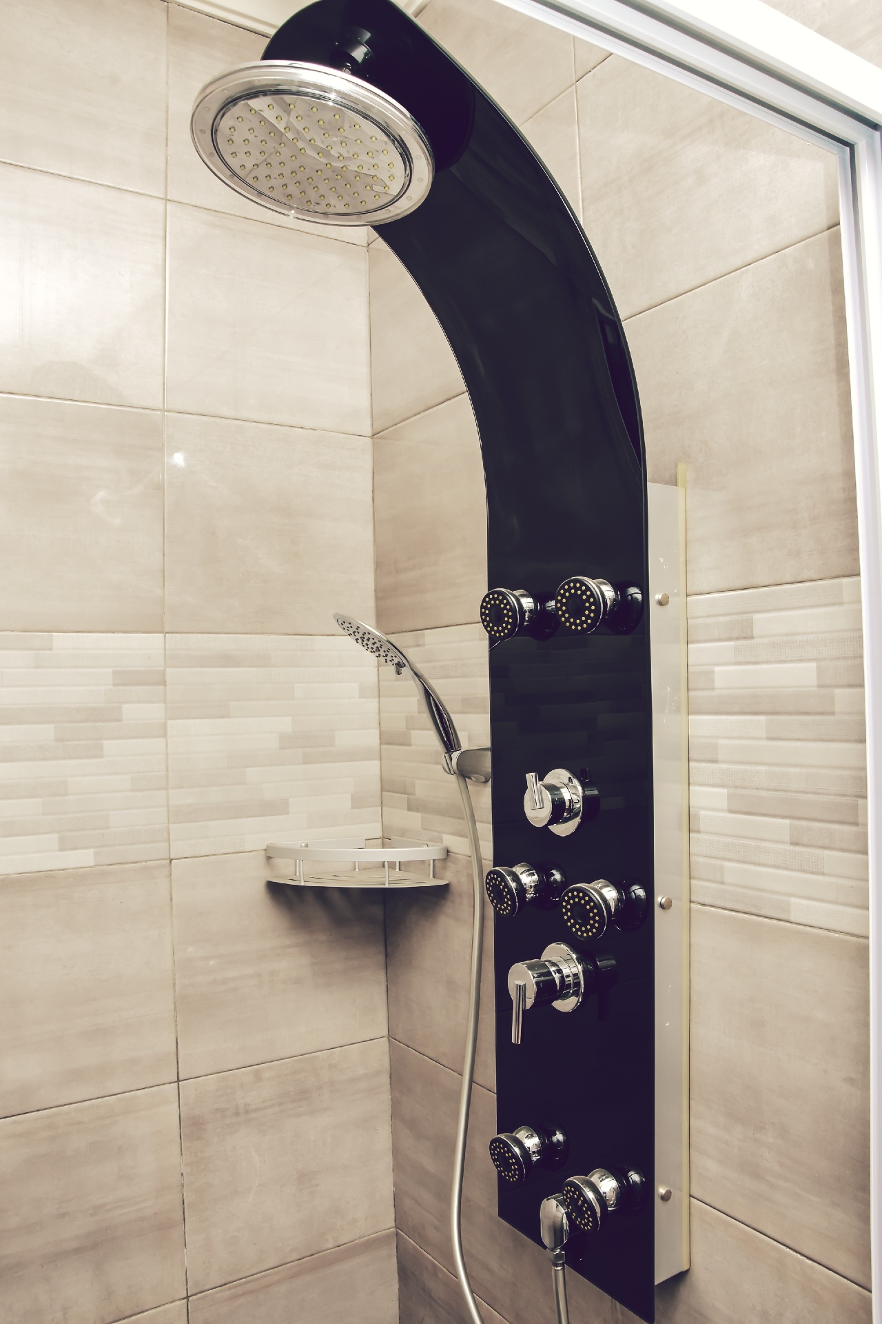 Akua-Nimo-bathroom