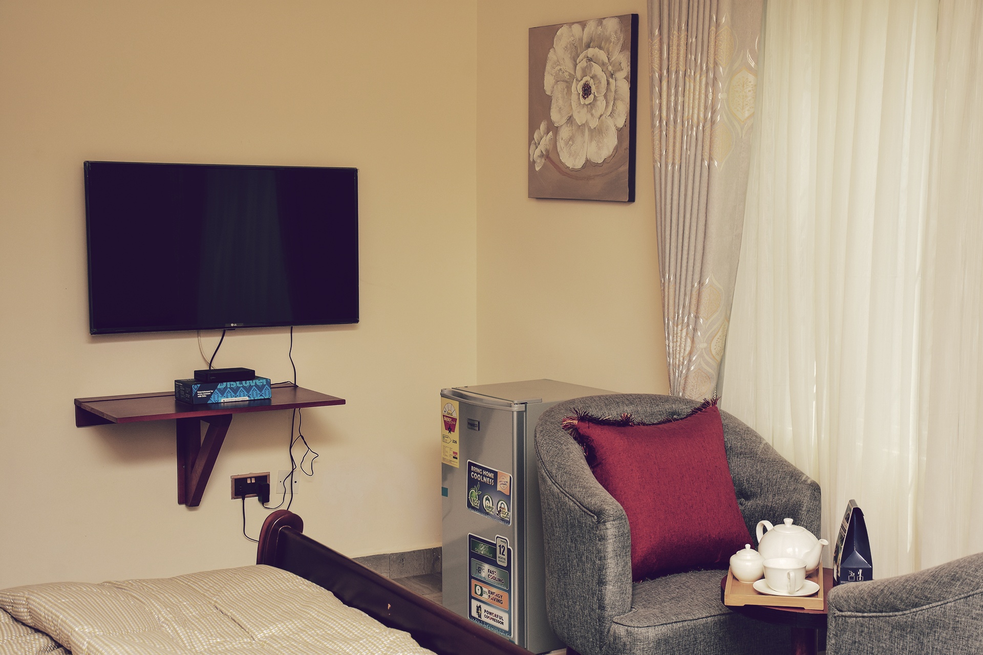 Akua-Nimo room