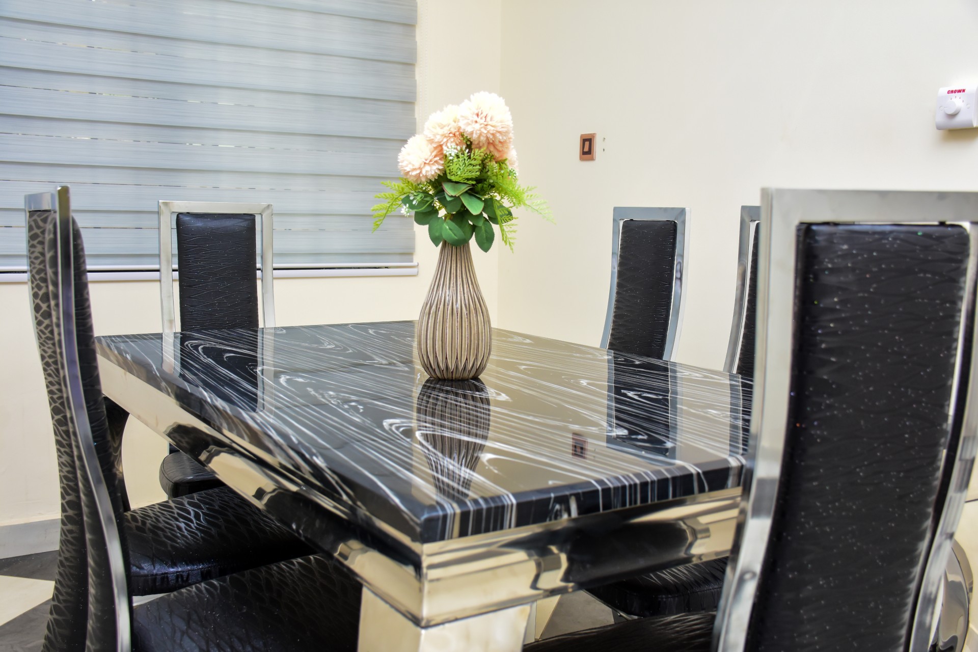 Yaa_Koo_Block-dining_room